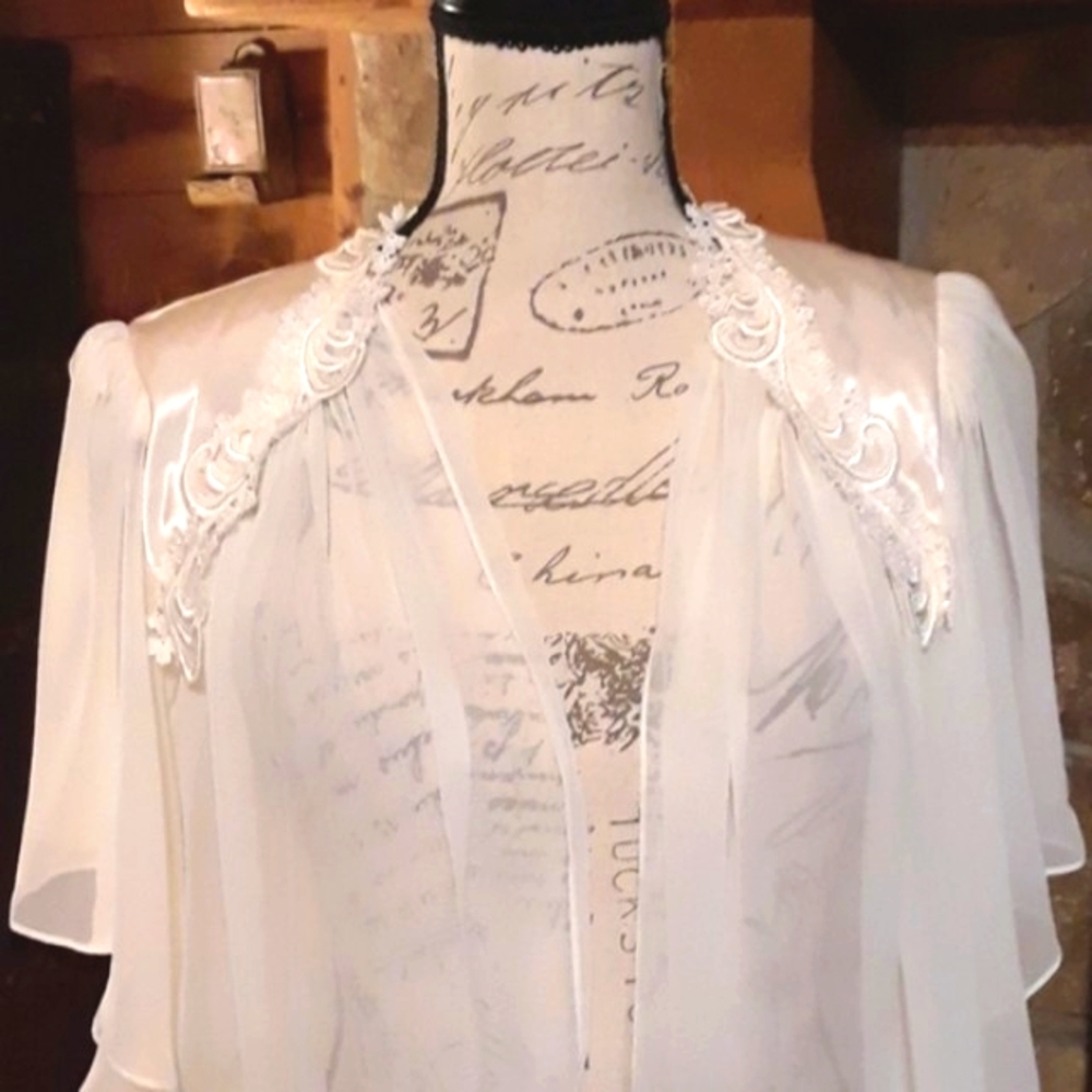 Vintage Flora Nikrooz bed jacket robe